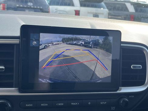Certified 2025 Hyundai Venue SE FWD image 18
