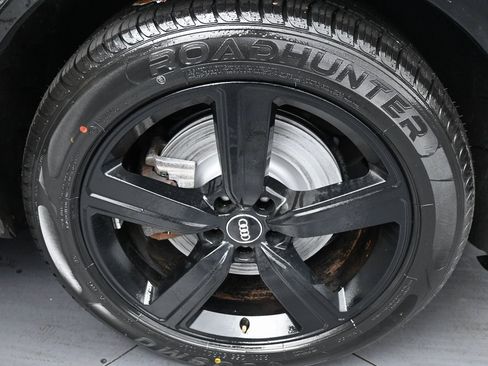 Used 2019 Audi e-tron Prestige w/ Prestige Package image 43