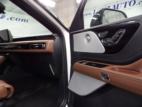 Used 2025 Lincoln Aviator Reserve w/ Luxury Package AWD/4WD image 33