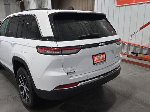 Used 2024 Jeep Grand Cherokee Limited image 4