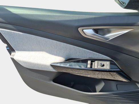 Used 2023 Volkswagen ID.4 Pro image 14