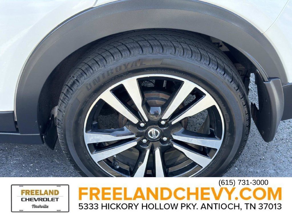 Used 2020 Nissan Kicks SR w/ SR Premium Package FWD image 11