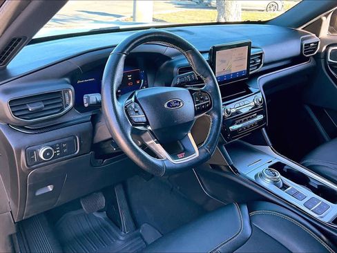 Used 2022 Ford Explorer ST w/ ST Street Pack image 18