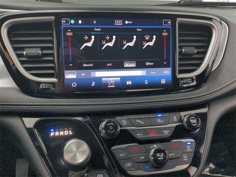 Used 2021 Chrysler Pacifica Touring w/ S Appearance Package image 32