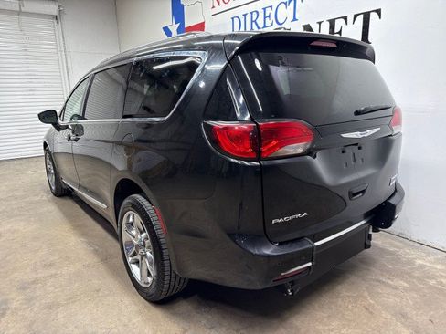 Used 2020 Chrysler Pacifica Touring-L FWD image 12