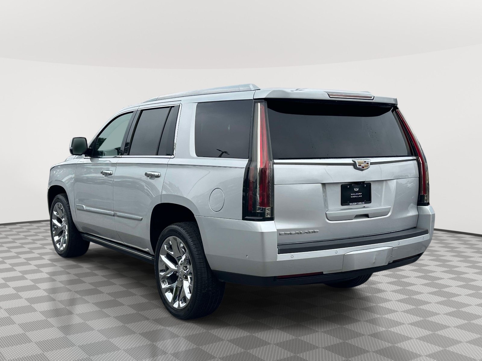Used 2020 Cadillac Escalade Premium Luxury AWD/4WD image 4