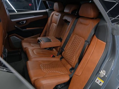 Used 2019 Lamborghini Urus AWD/4WD image 23