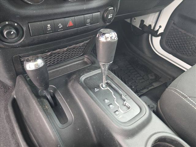 Used 2017 Jeep Wrangler Unlimited Sahara AWD/4WD image 12