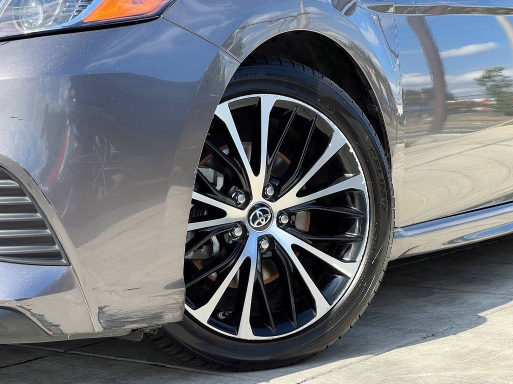 Used 2019 Toyota Camry SE w/ Audio Package FWD image 2