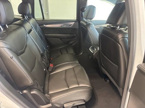 Used 2025 Cadillac XT6 Luxury image 13
