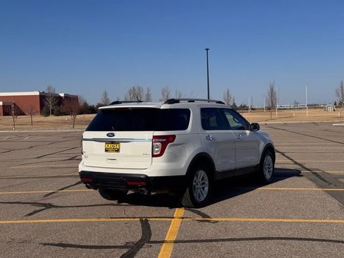 Used 2012 Ford Explorer XLT image 3