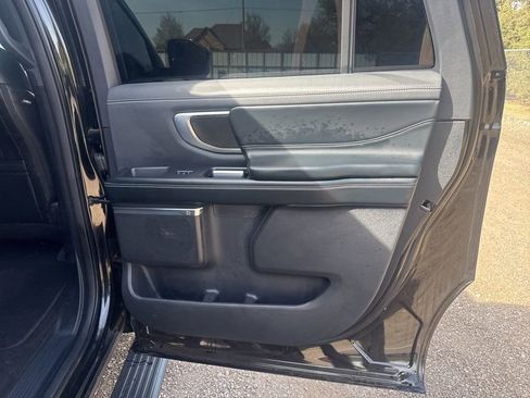 Used 2025 Ford Expedition Max Platinum w/ Stealth Appearance Package image 41