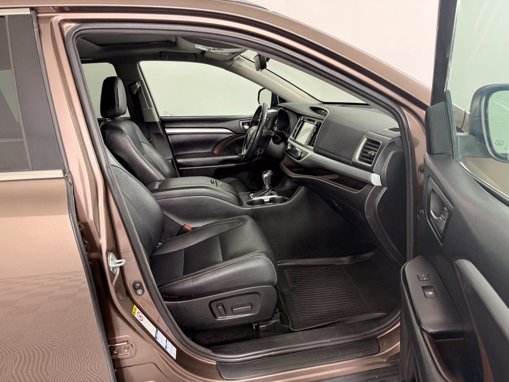 Used 2018 Toyota Highlander AWD V6 image 20