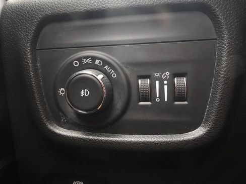 Used 2021 Jeep Grand Cherokee L Limited RWD image 21