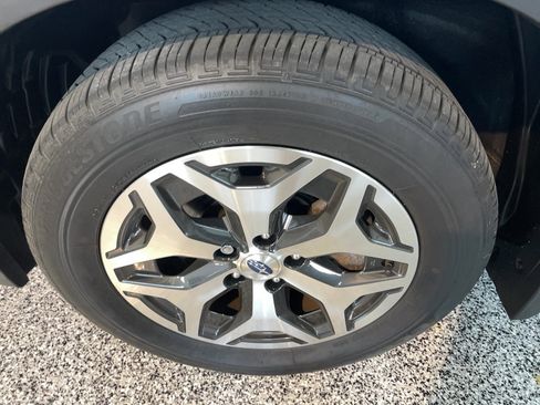 Used 2024 Subaru Forester Premium AWD/4WD image 5
