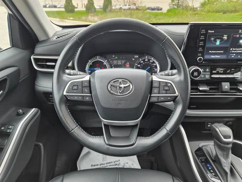 Used 2022 Toyota Highlander XLE AWD/4WD image 17