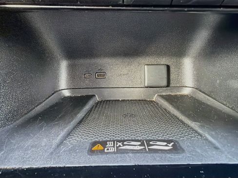 Used 2025 Chevrolet Traverse LT FWD image 30