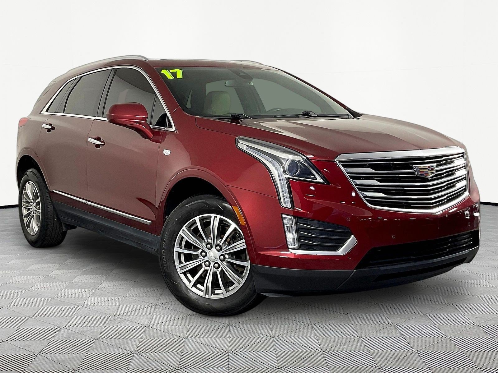 Used 2017 Cadillac XT5 Luxury w/ Driver Awareness Package FWD image 3