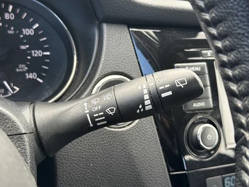 Used 2022 Nissan Rogue Sport SV w/ Technology Package image 16