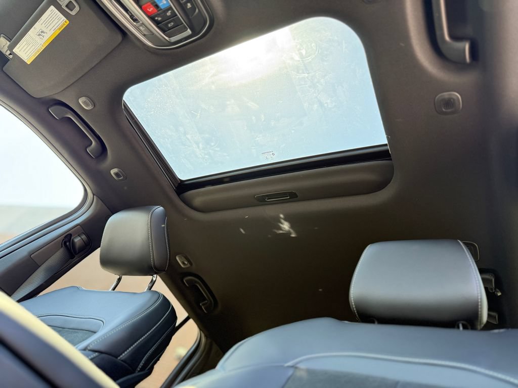 New 2026 Jeep Grand Cherokee Altitude AWD/4WD image 9