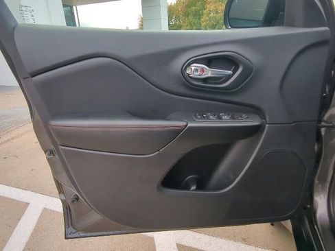 Used 2022 Jeep Cherokee Trailhawk w/ Trailer Tow Group image 12