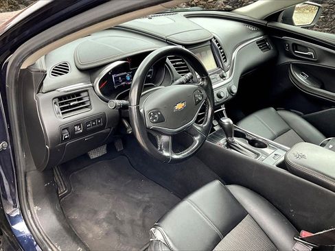 Used 2017 Chevrolet Impala LT w/ Convenience Package image 12