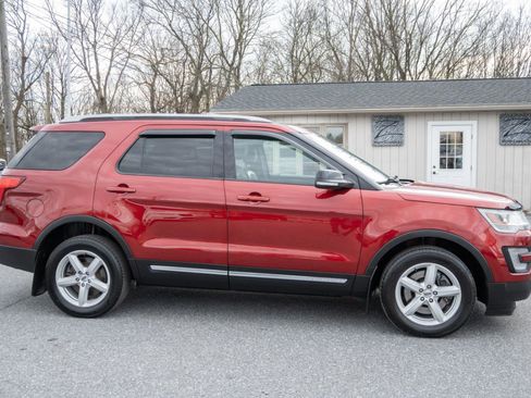 Used 2016 Ford Explorer XLT w/ Equipment Group 202A image 12