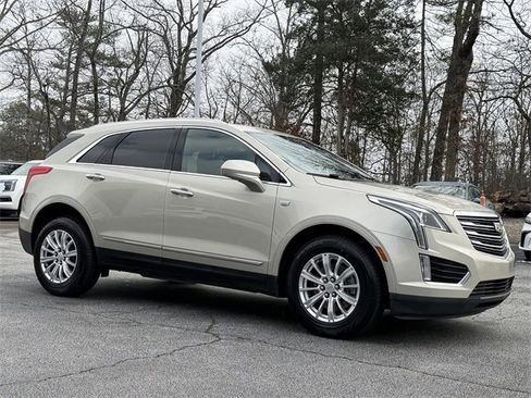 Used 2017 Cadillac XT5 FWD image 2