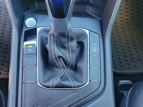 Used 2022 Volkswagen Taos SE w/ Panoramic Sunroof Package image 37