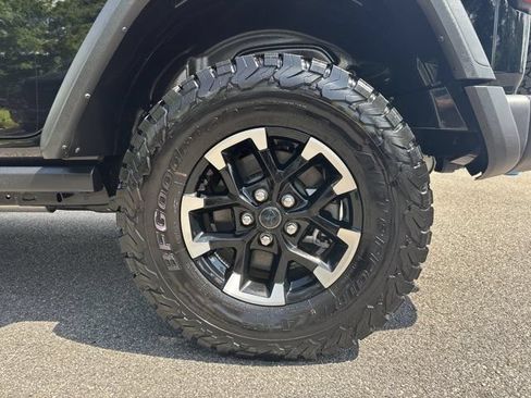 Certified 2025 Jeep Wrangler Unlimited Rubicon 4xe w/ Convenience Group AWD/4WD image 18