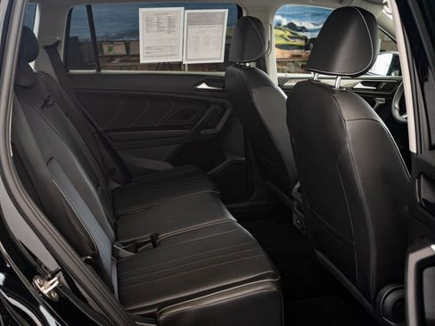 Used 2022 Volkswagen Tiguan SE image 33