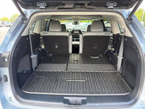 Used 2022 Toyota Highlander XLE AWD/4WD image 30