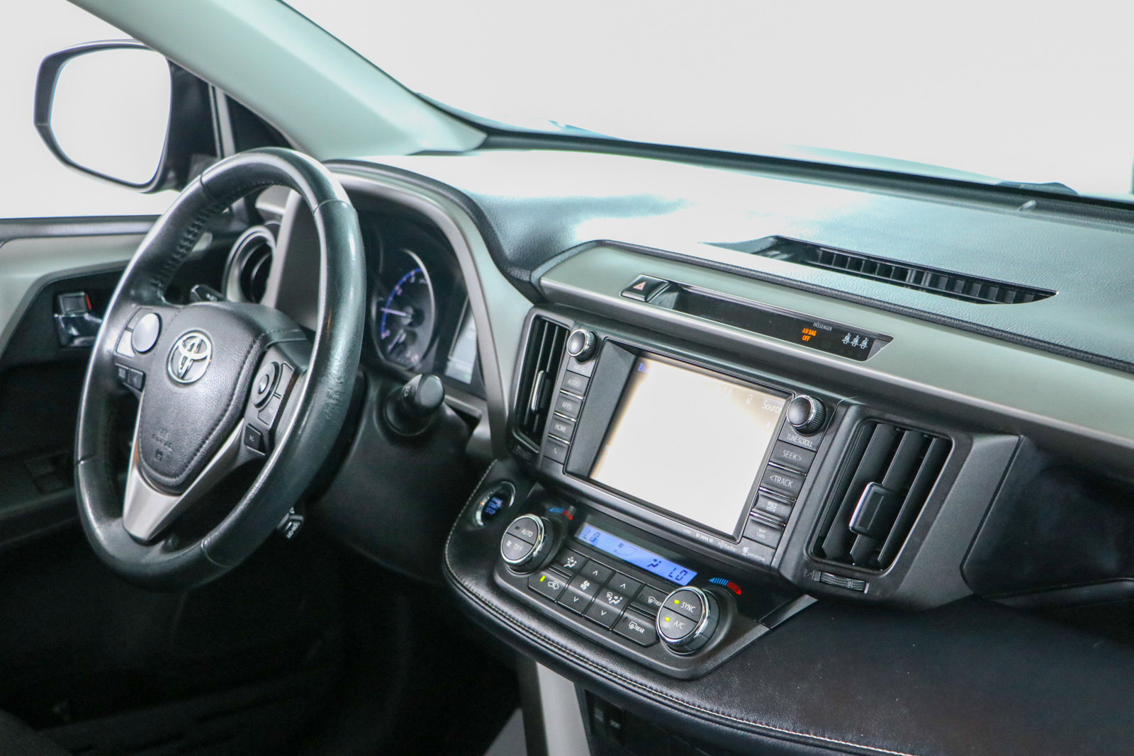 Used 2017 Toyota RAV4 XLE FWD image 26