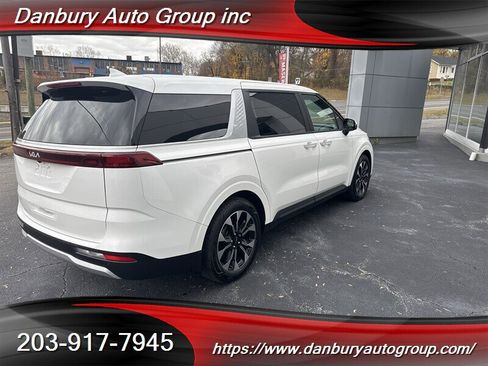 Used 2024 Kia Carnival EX image 5