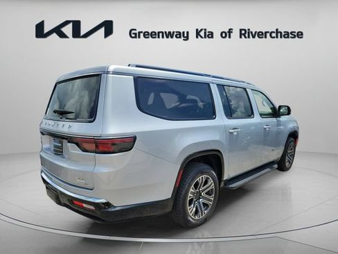 Used 2024 Jeep Wagoneer L Series II w/ Flexible Seating Group AWD/4WD image 7