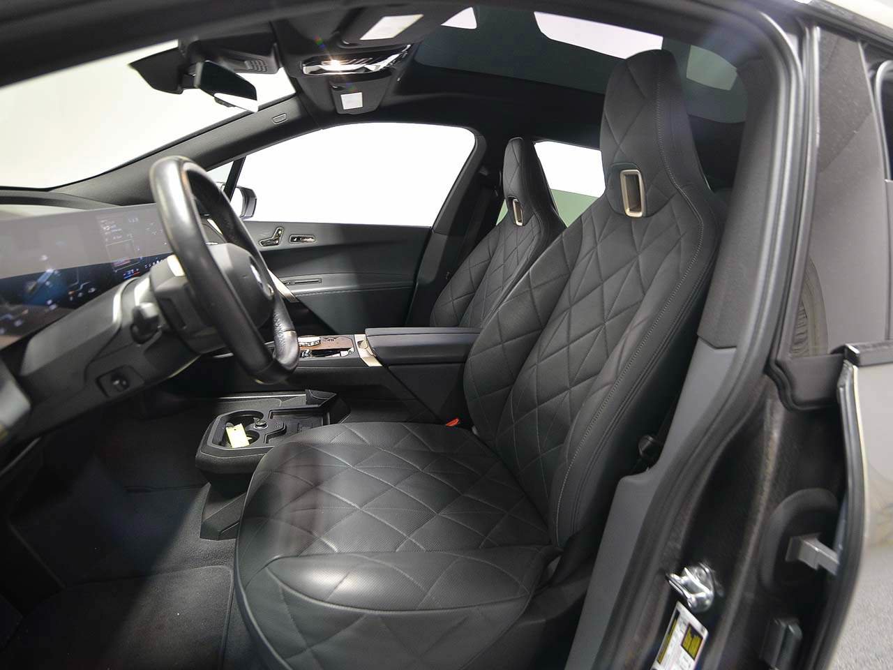 Used 2024 BMW iX xDrive50 w/ Premium Package AWD/4WD image 8