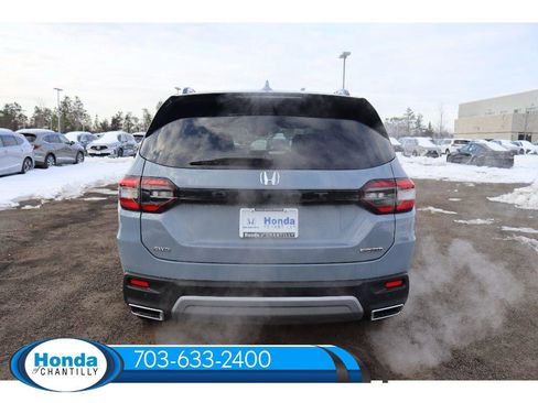 New 2025 Honda Pilot Touring image 6