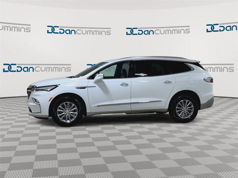 Used 2023 Buick Enclave Essence image 6
