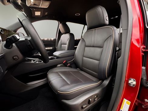 Used 2025 Chevrolet Traverse High Country FWD image 6