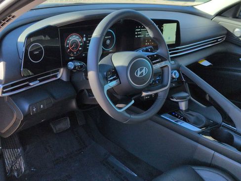 Certified 2025 Hyundai Elantra Limited image 10