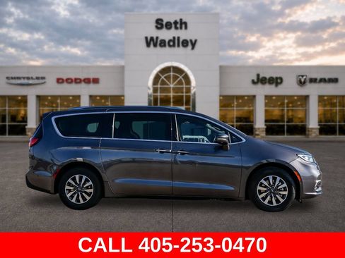 Used 2021 Chrysler Pacifica Touring-L FWD image 74