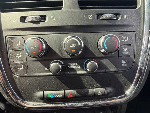 Used 2020 Dodge Grand Caravan SE FWD image 23