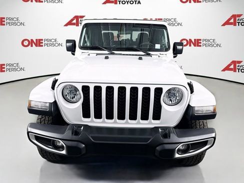 Used 2023 Jeep Gladiator Sport image 2