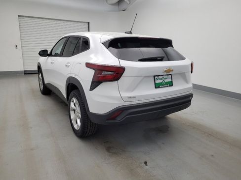 Used 2024 Chevrolet Trax LS w/ LS Convenience Package image 5
