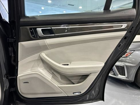 Used 2017 Porsche Panamera Turbo w/ Carbon Fiber Interior Package AWD/4WD image 45