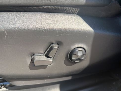 Used 2023 Chrysler Pacifica Touring-L w/ S Appearance Package image 15