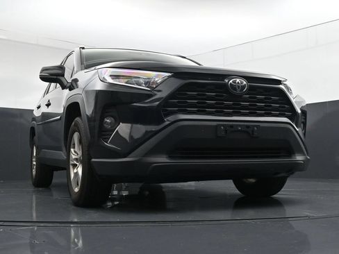 Used 2020 Toyota RAV4 XLE w/ Convenience Package AWD/4WD image 18
