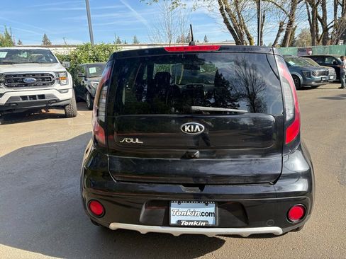 Used 2017 Kia Soul + FWD image 5
