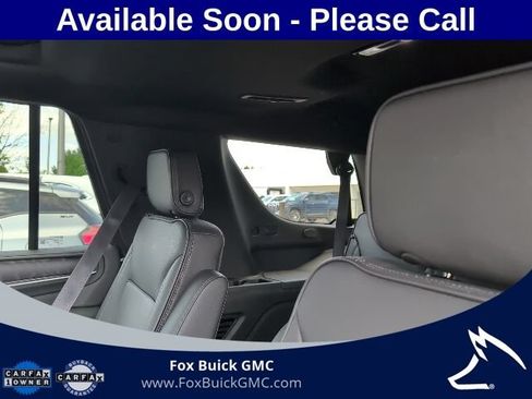 Used 2024 GMC Yukon Denali w/ Advanced Technology Package AWD/4WD image 9