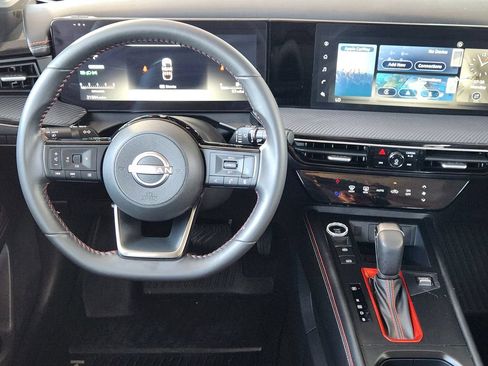 Used 2025 Nissan Kicks SR FWD image 28